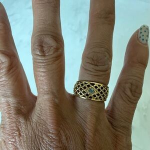 Elegant Gold Ring with Diamond Accent